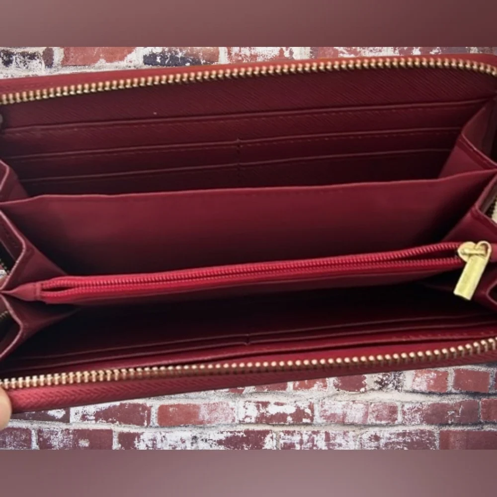 📣Samantha Brown Travel Organizer Wallet 🆕 W/O Tags  🎁 Cross Body Strap 🍒 Red